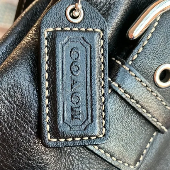 Coach black leather sm/med shoulder bag Serial no G05D-1453 - Picture 12 of 17